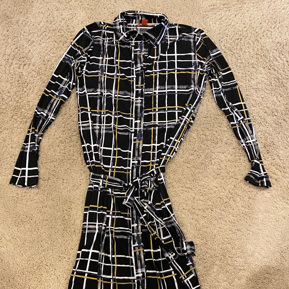 Button down 3/4 length tie waist dress.